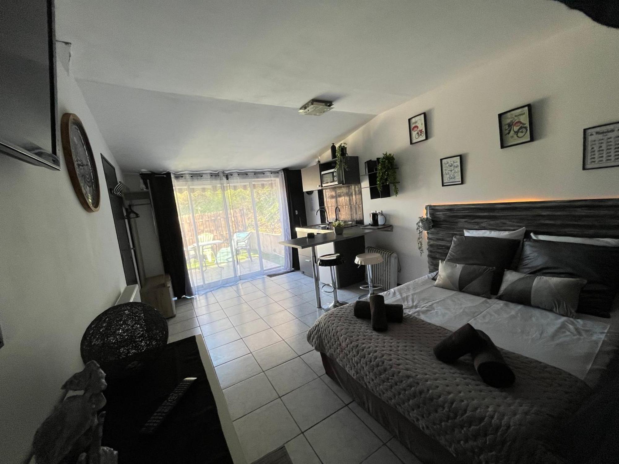 "Le Maloya" Chalets Independants -Chambre Balneo - Relais Motards Lacaune Exterior foto